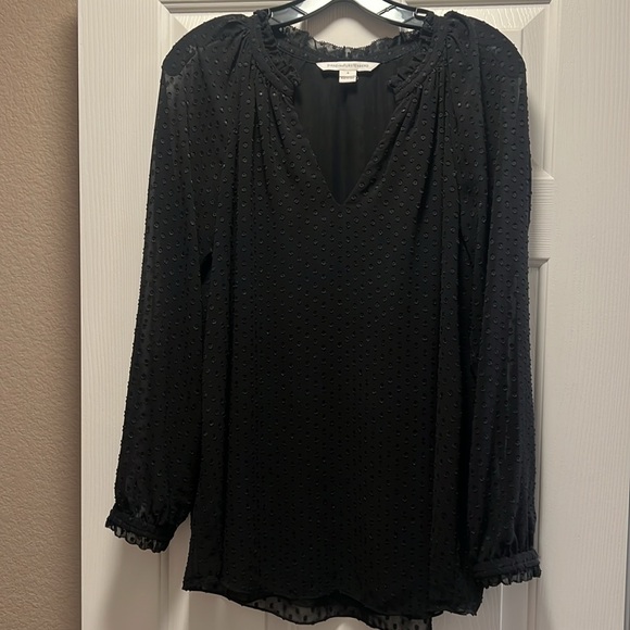 Diane Von Furstenberg Size 8 Black Blouse - Picture 2 of 2